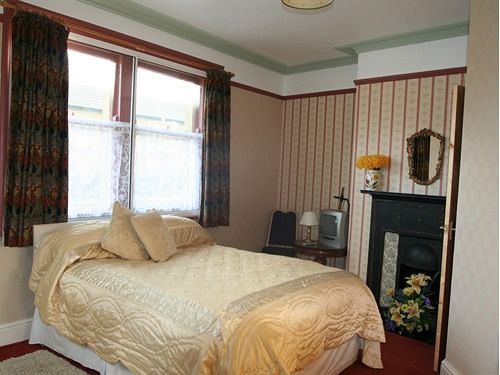 Lyndale Guest House 페이틀리브리지 외부 사진